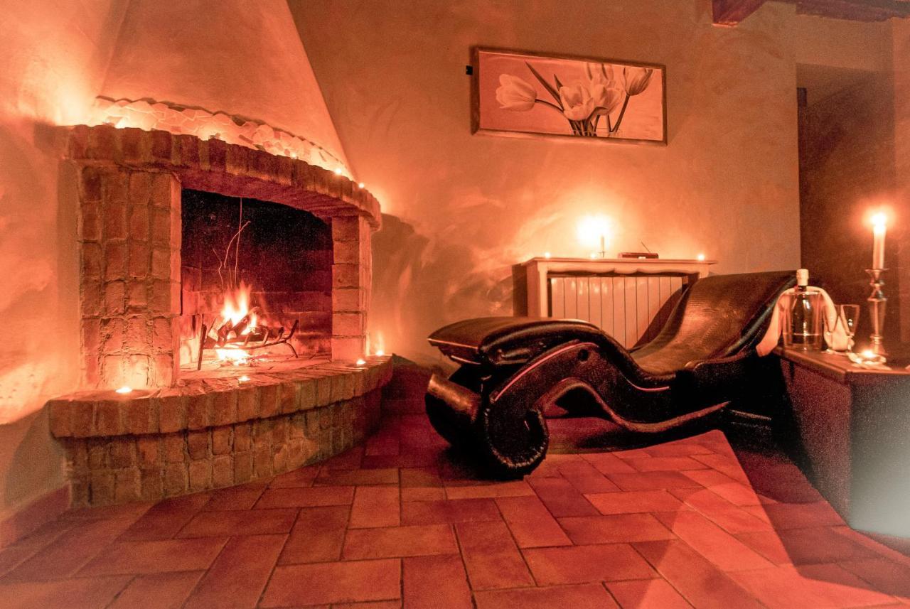 Il Nido D'Amore - Lorenzana Colombaie Bed & Breakfast エクステリア 写真