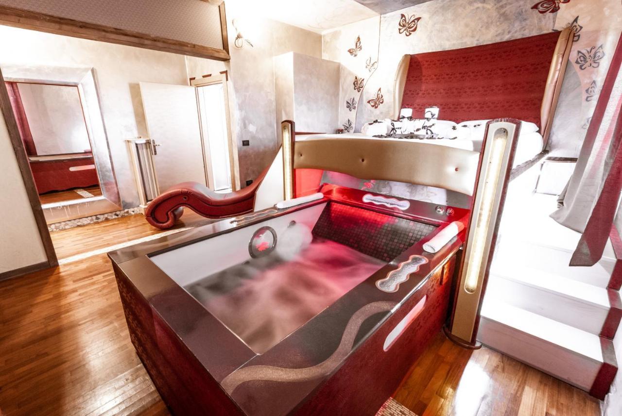 Il Nido D'Amore - Lorenzana Colombaie Bed & Breakfast エクステリア 写真