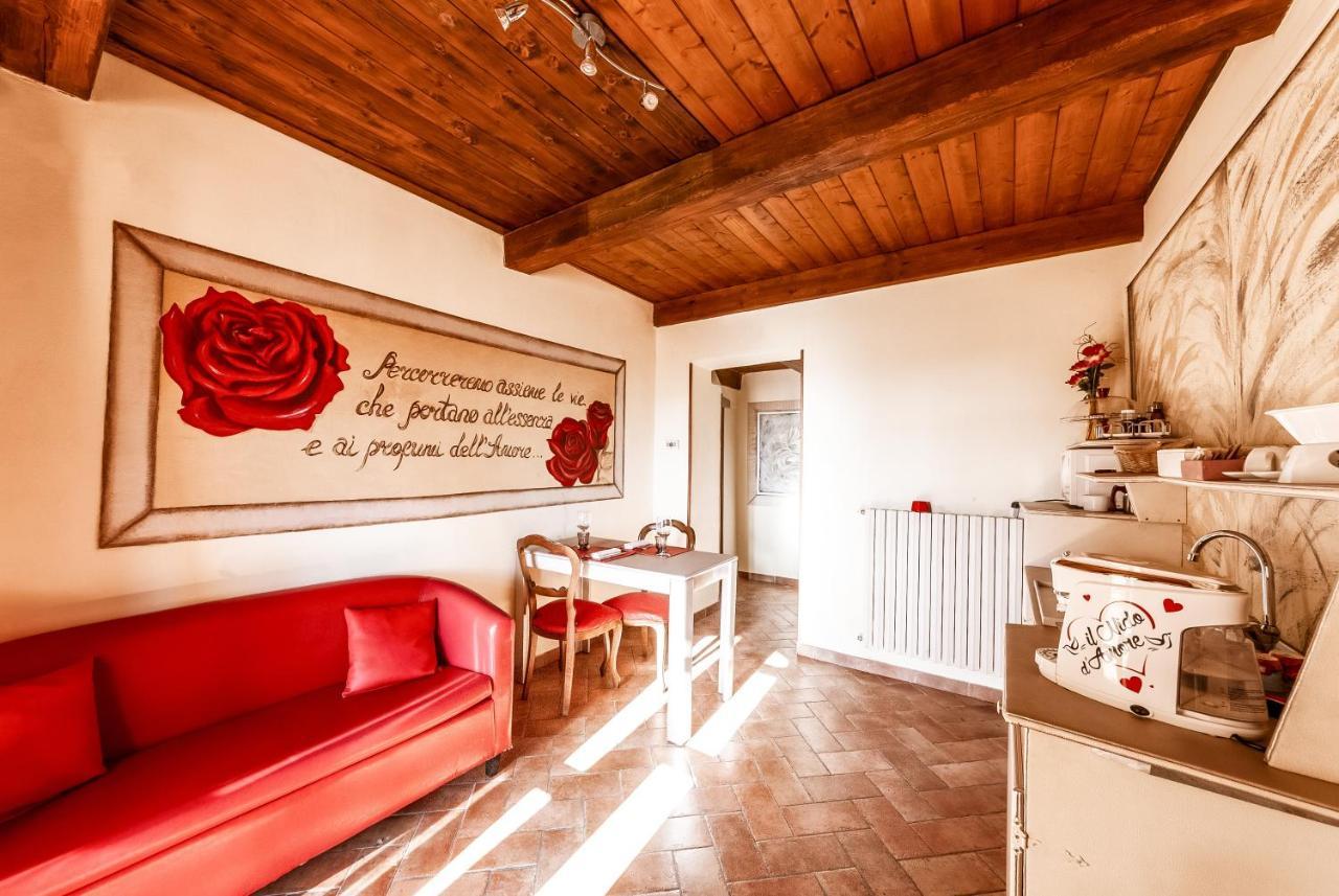Il Nido D'Amore - Lorenzana Colombaie Bed & Breakfast エクステリア 写真