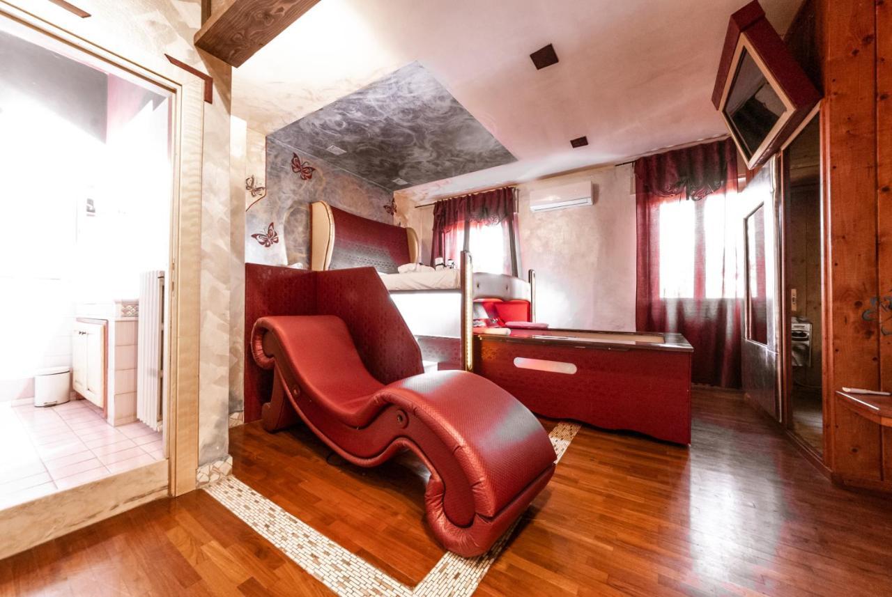 Il Nido D'Amore - Lorenzana Colombaie Bed & Breakfast エクステリア 写真
