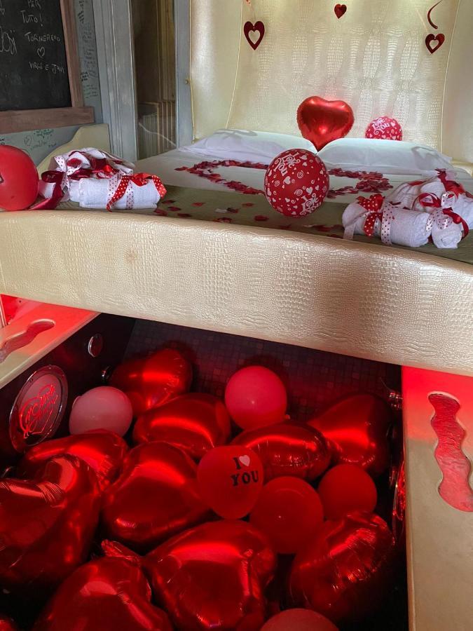 Il Nido D'Amore - Lorenzana Colombaie Bed & Breakfast エクステリア 写真